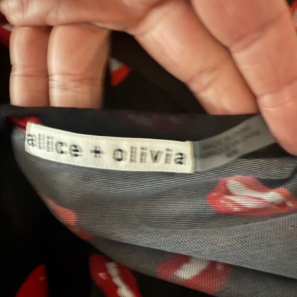 Alice + Olivia x Tom Wesselman Delaina Long Sleeve Mouth Print Mesh Top Size M - Picture 6 of 6